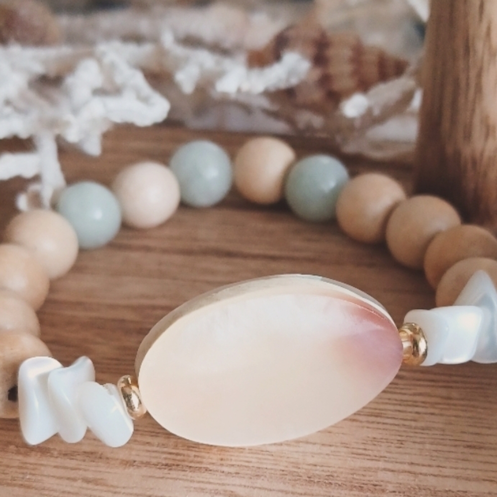 Elegant Cream and Gold  Beaded Bracelet